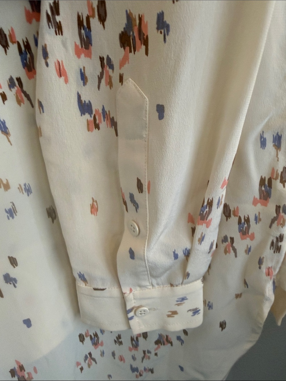 Fossil 100% Silk Blouse Size Small Cream Abstract Print Hi Low Hem - Picture 8 of 9